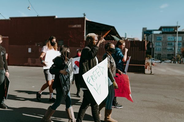 Créer une expérience olfactive : guide essentiel pour concevoir votre installation artistique