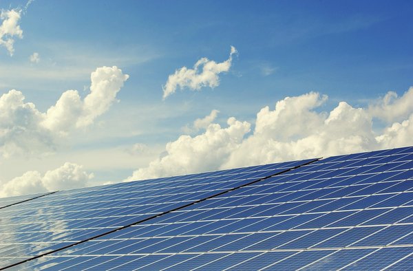 Prix assurance photovoltaïque : décryptage des tarifs de 2025